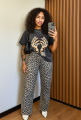 Wear your worth with pride. The I Am Worthy Graphic Tee is more than just a shirt — it’s a daily affirmation. Made with ultra-soft, heavyweight cotton and a relaxed, oversized fit, this tee brings vintage vibes with a modern message.